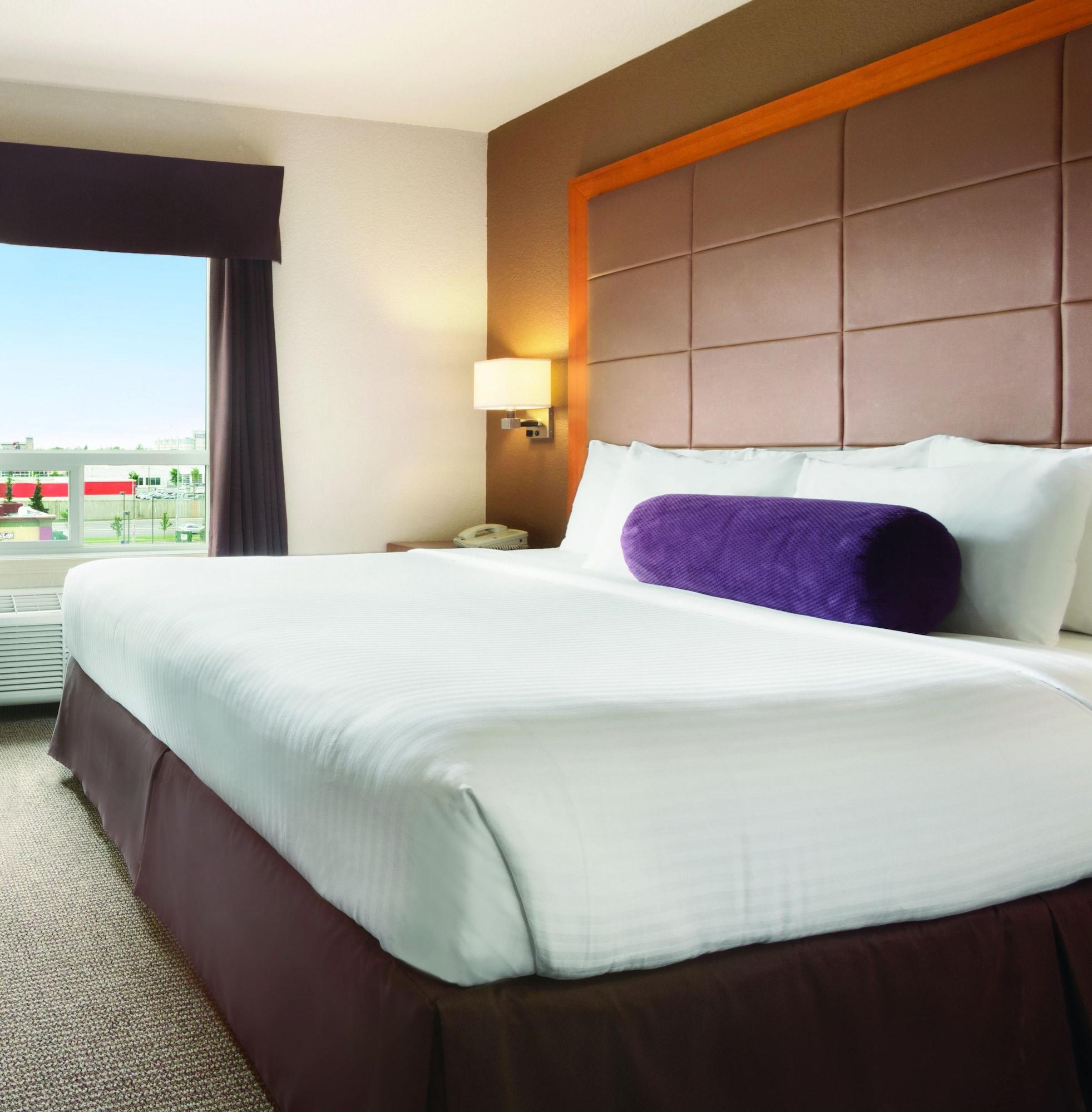 Days Inn By Wyndham Calgary Airport Экстерьер фото