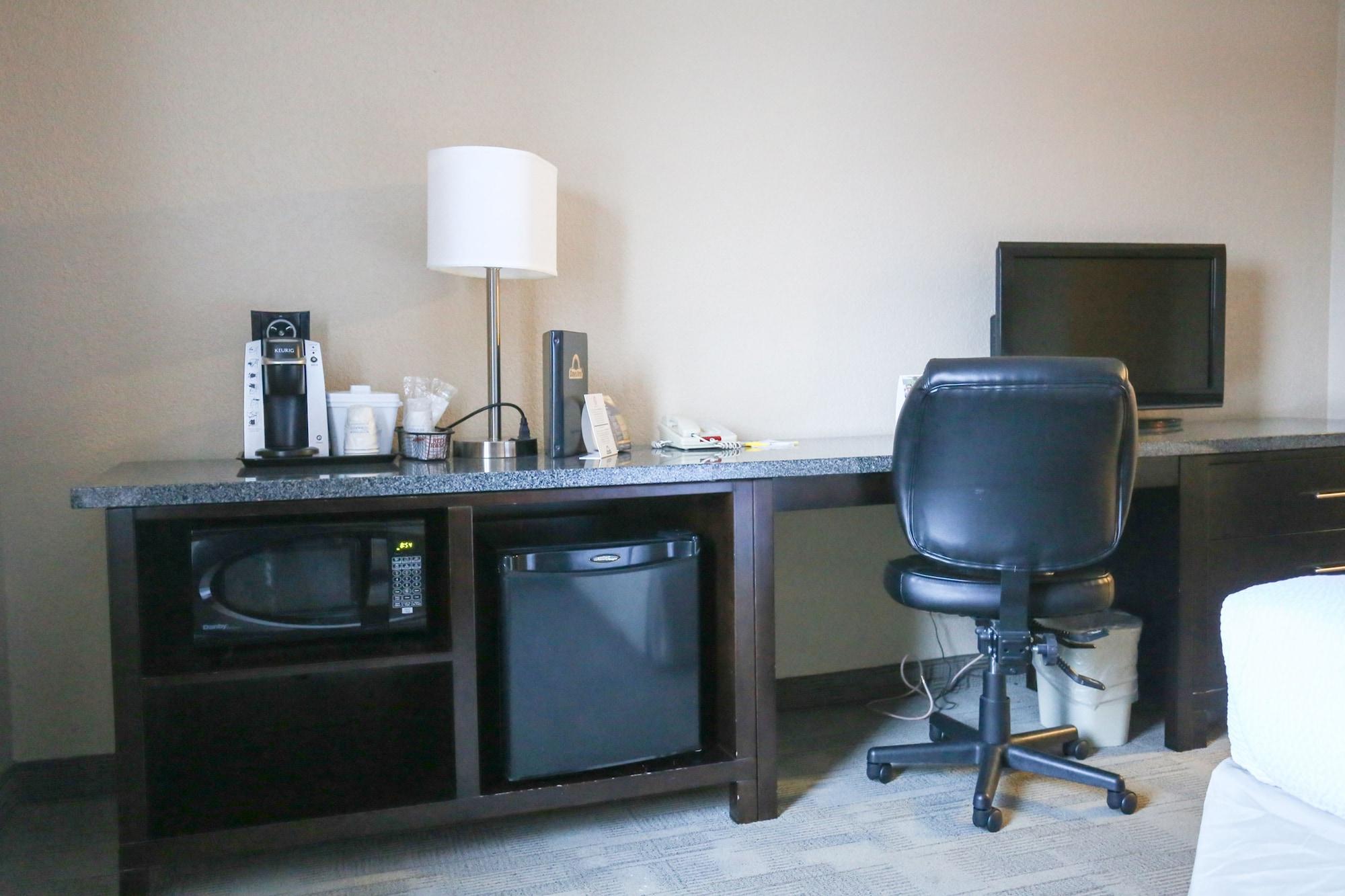 Days Inn By Wyndham Calgary Airport Экстерьер фото