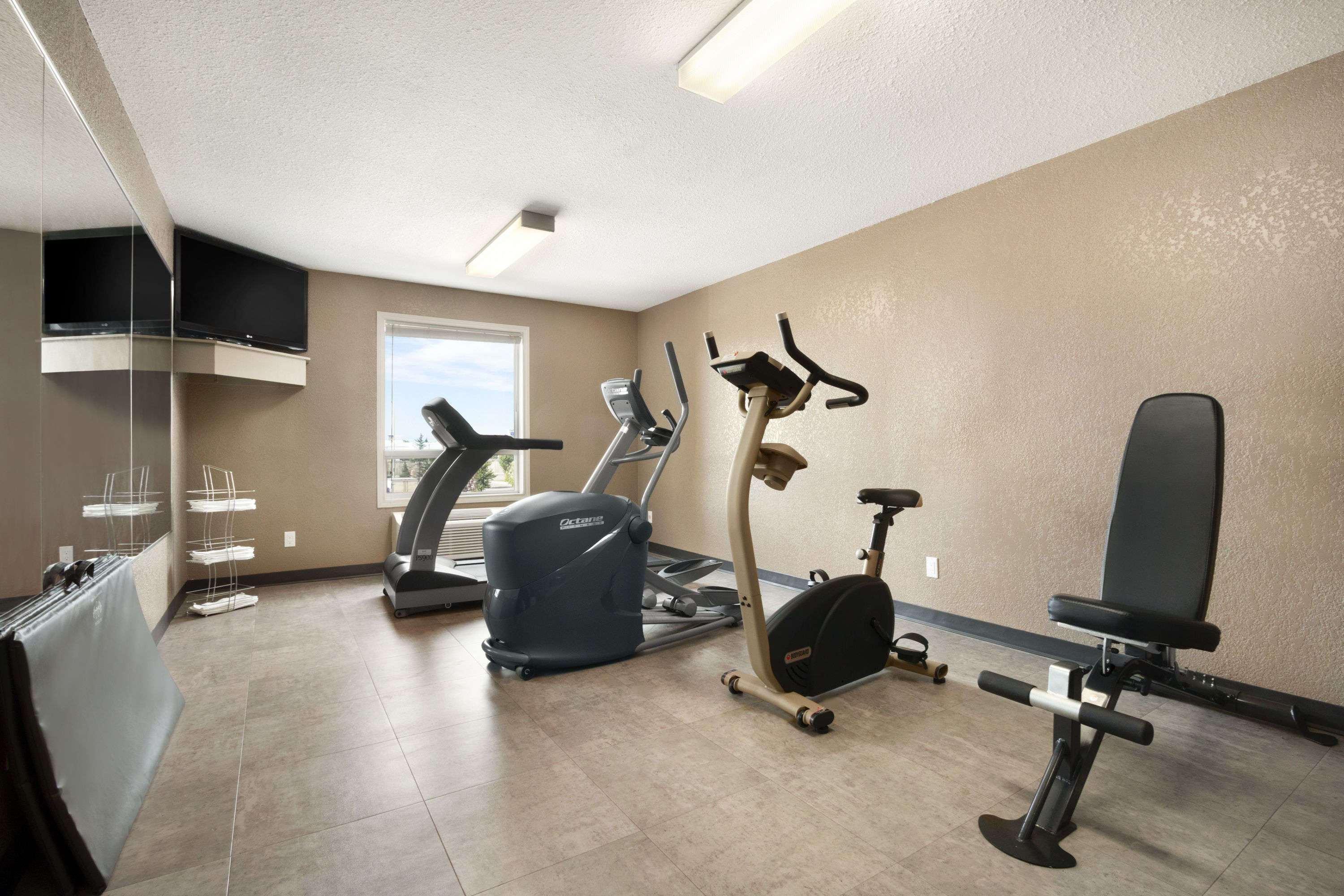 Days Inn By Wyndham Calgary Airport Экстерьер фото
