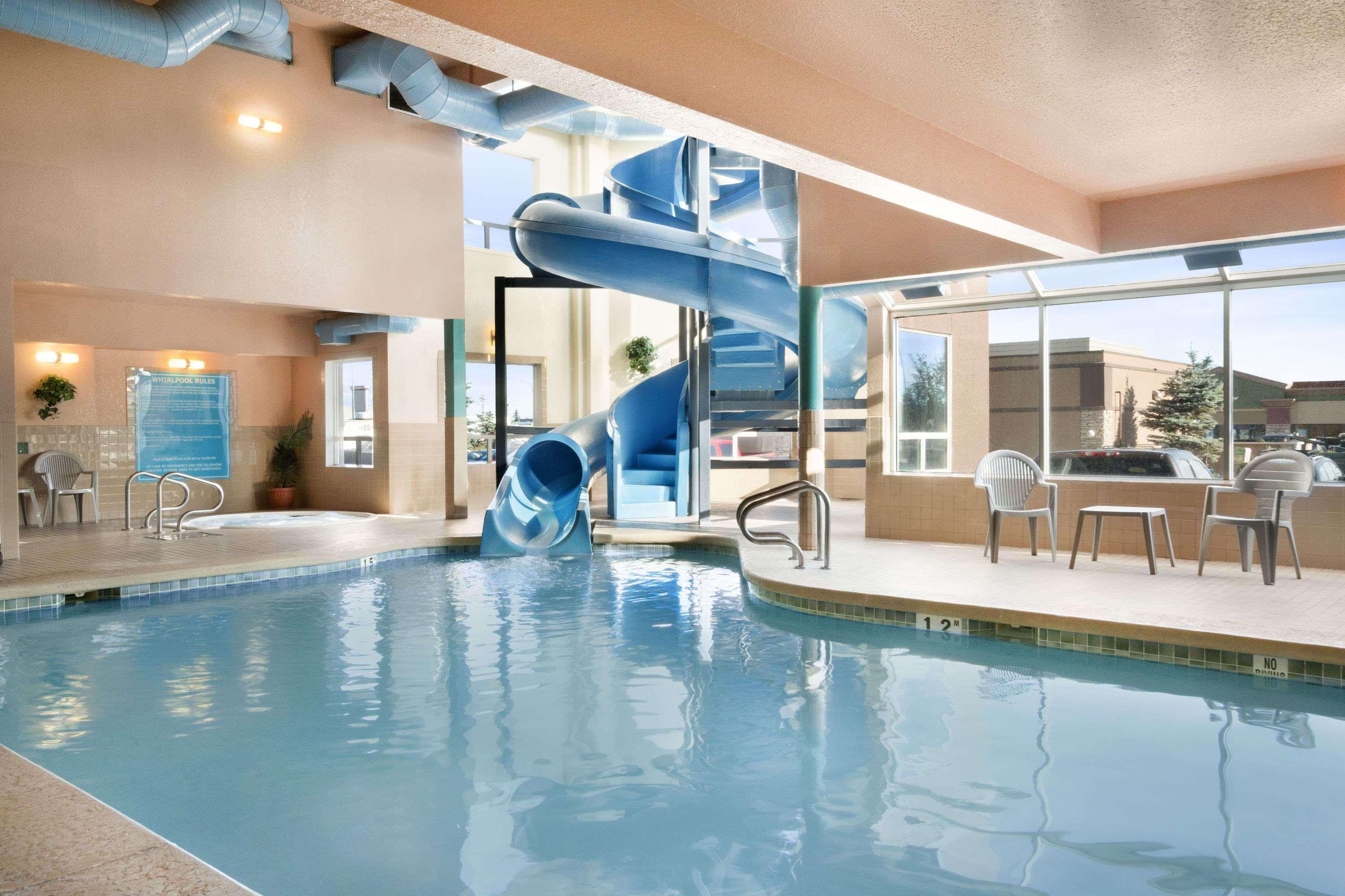 Days Inn By Wyndham Calgary Airport Экстерьер фото