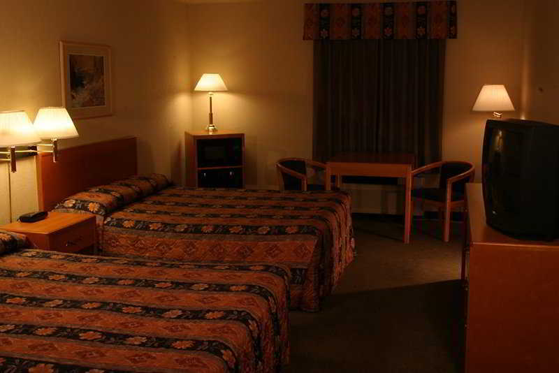 Days Inn By Wyndham Calgary Airport Экстерьер фото