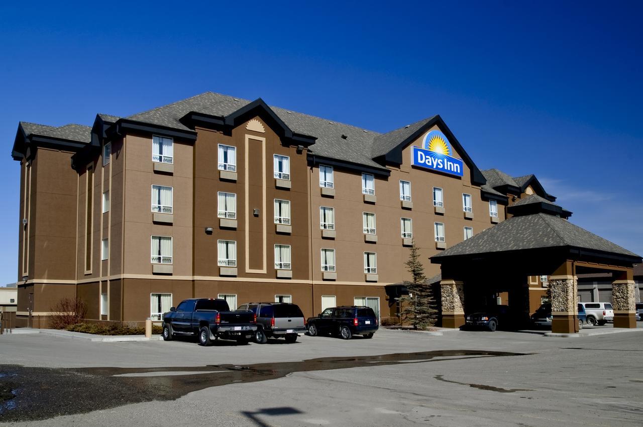 Days Inn By Wyndham Calgary Airport Экстерьер фото