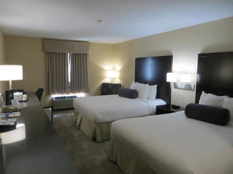 Days Inn By Wyndham Calgary Airport Экстерьер фото