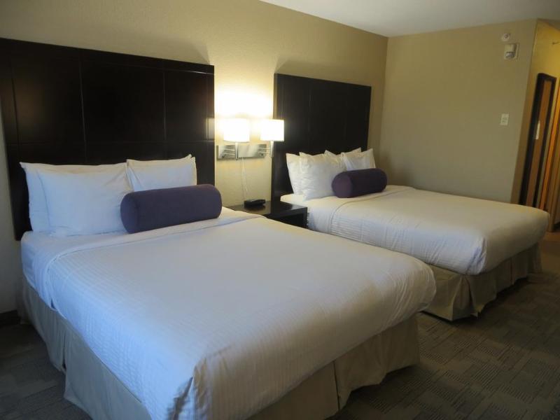 Days Inn By Wyndham Calgary Airport Экстерьер фото